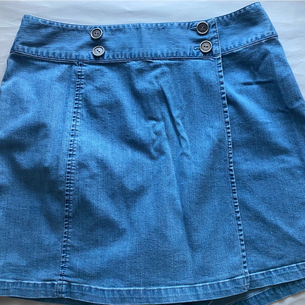 Lightly worn SKORT  Talbots Blue Denim Button-Accent A-Line Skort